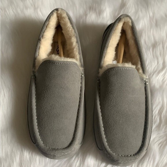 Ugg slippers - Picture 2 of 9